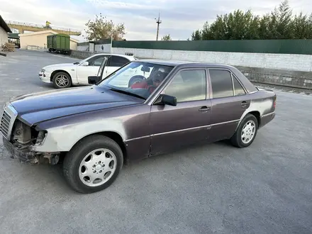 Mercedes-Benz E 220 1992 года за 1 000 000 тг. в Талдыкорган – фото 2