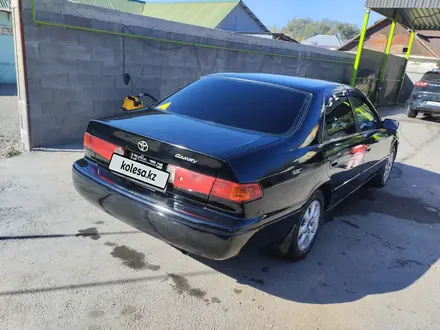 Toyota Camry 2000 года за 3 500 000 тг. в Алматы