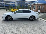 Toyota Camry 2020 года за 13 900 000 тг. в Экибастуз – фото 3