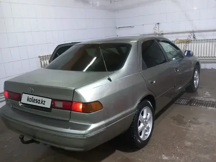 Toyota Camry 1998 года за 3 500 000 тг. в Астана – фото 2