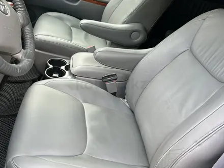 Toyota Sienna 2010 года за 10 000 000 тг. в Актобе – фото 21