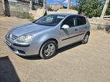 Volkswagen Golf 2005 года за 3 200 000 тг. в Жезказган
