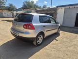 Volkswagen Golf 2005 года за 3 200 000 тг. в Жезказган – фото 2