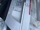 Крышка багажника w211 Mercedes за 20 000 тг. в Алматы
