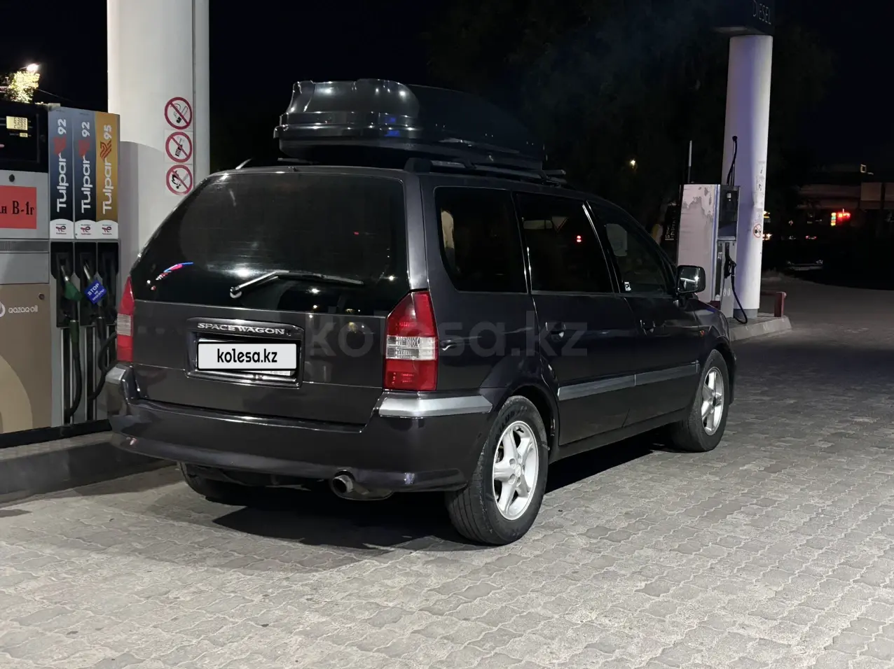 Mitsubishi Space Wagon, 2000