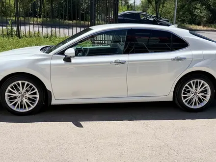 Toyota Camry 2019 года за 13 600 000 тг. в Алматы – фото 10