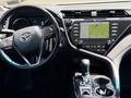 Toyota Camry 2019 года за 13 600 000 тг. в Алматы – фото 15