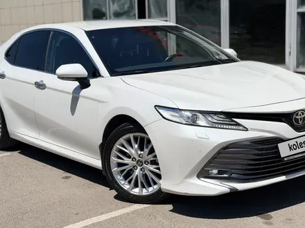 Toyota Camry 2019 года за 13 600 000 тг. в Алматы – фото 4