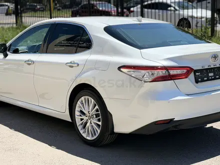 Toyota Camry 2019 года за 13 600 000 тг. в Алматы – фото 3