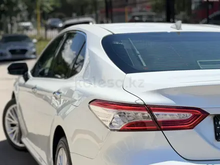Toyota Camry 2019 года за 13 600 000 тг. в Алматы – фото 7