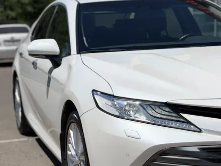 Toyota Camry 2019 года за 13 600 000 тг. в Алматы – фото 9