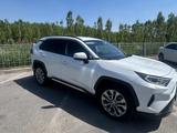 Toyota RAV4 2022 года за 15 500 000 тг. в Шымкент