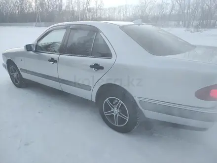 Mercedes-Benz E 230 1996 года за 4 100 000 тг. в Петропавловск – фото 3