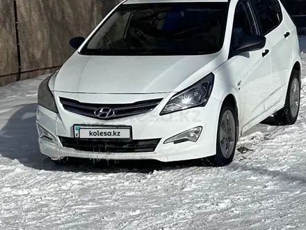 Hyundai Solaris 2015 года за 6 000 000 тг. в Актобе – фото 2