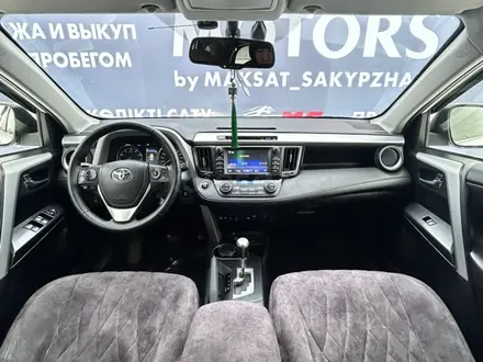 Toyota RAV4 2016 года за 12 190 000 тг. в Актобе – фото 9