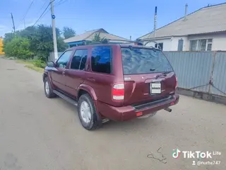 Nissan Pathfinder, 2001