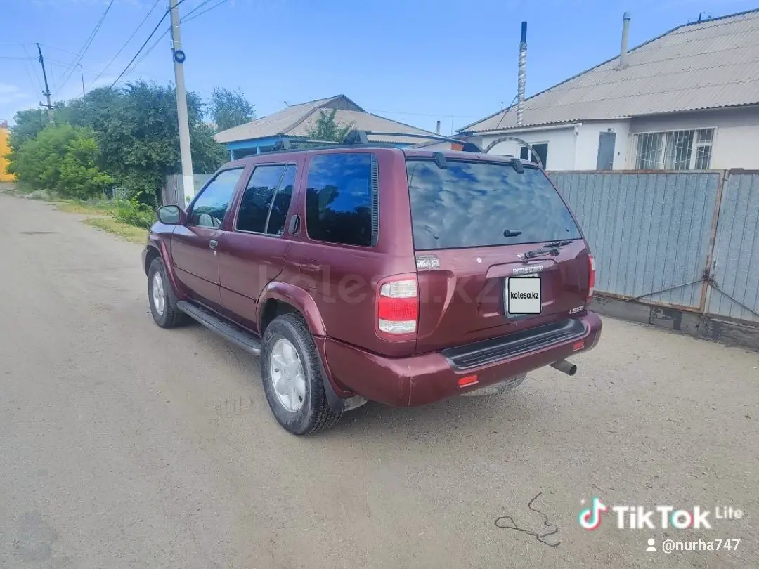 Nissan Pathfinder, 2001