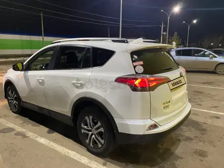 Toyota RAV4 2017 года за 12 000 000 тг. в Уральск – фото 3