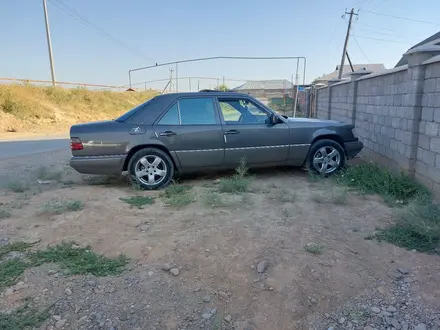 Mercedes-Benz E 220 1993 года за 3 200 000 тг. в Сарыагаш – фото 8