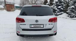 Volkswagen Touareg 2010 годаfor11 800 000 тг. в Алматы – фото 2