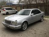 Mercedes-Benz E 230 1998 года за 2 300 000 тг. в Атырау – фото 3