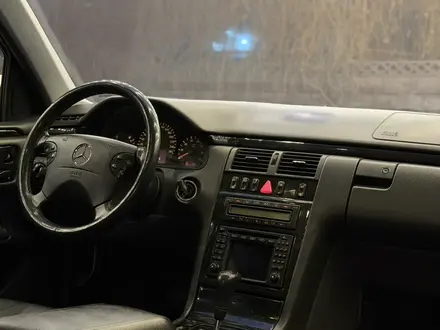 Mercedes-Benz E 320 2000 года за 7 200 000 тг. в Алматы – фото 15