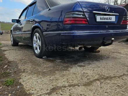 Mercedes-Benz E 200 1991 года за 1 600 000 тг. в Шардара – фото 3