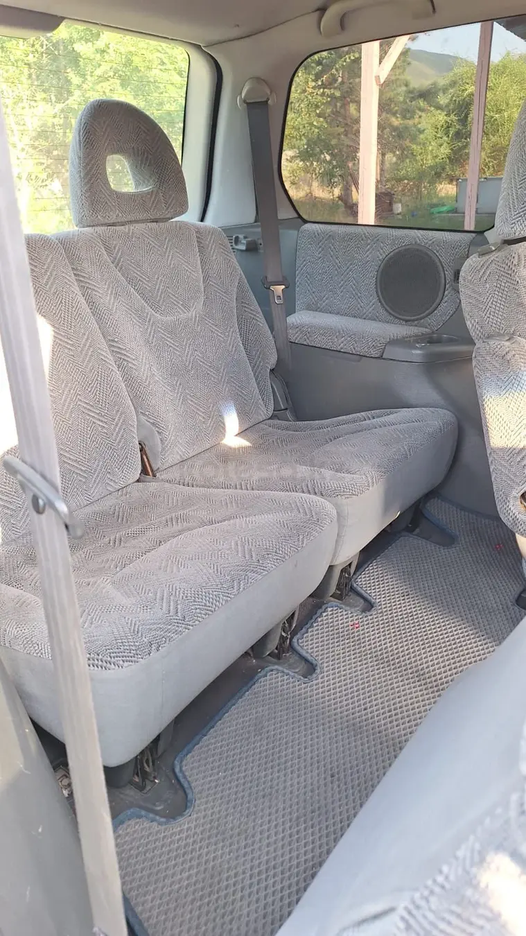 Mitsubishi Space Wagon, 2000