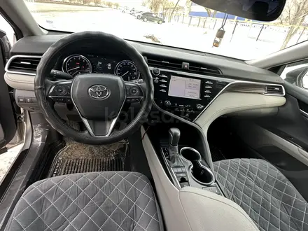 Toyota Camry 2018 года за 12 500 000 тг. в Актобе – фото 12