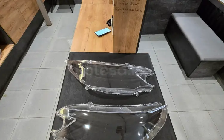 Honda CR-V 2013 г. В. Новые стекла фар пара за 17 000 тг. в Алматы