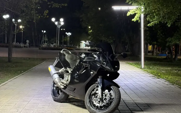 Honda  CBR 600F 2002 года за 2 050 000 тг. в Караганда