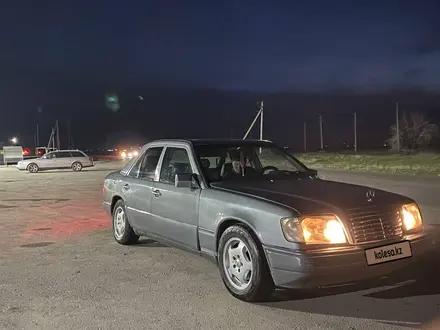 Mercedes-Benz E 220 1993 года за 1 200 000 тг. в Тараз – фото 3