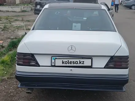 Mercedes-Benz E 230 1991 года за 2 200 000 тг. в Алматы – фото 4