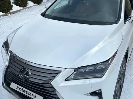 Lexus RX 200t 2019 года за 27 000 000 тг. в Алматы