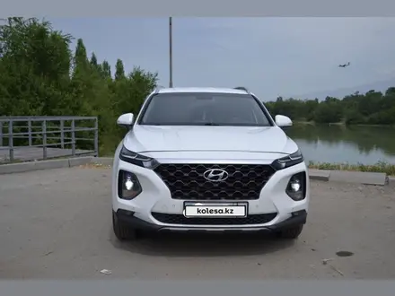 Hyundai Santa Fe 2019 года за 12 000 000 тг. в Астана