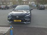 Toyota Camry 2022 года за 13 000 000 тг. в Атырау