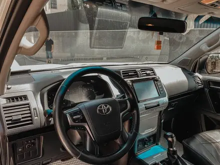 Toyota Land Cruiser Prado 2018 года за 23 000 000 тг. в Алматы – фото 22