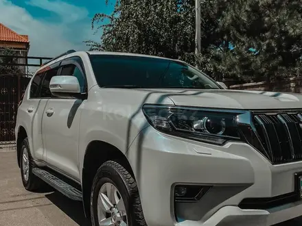 Toyota Land Cruiser Prado 2018 года за 23 000 000 тг. в Алматы – фото 11