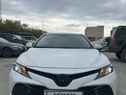 Toyota Camry 2020 года за 12 500 000 тг. в Актау – фото 3