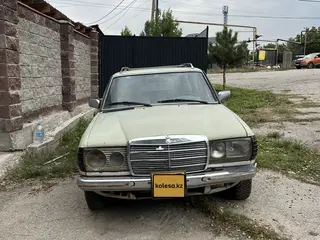 Mercedes-Benz E 240