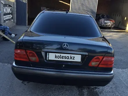 Mercedes-Benz E 320 1995 года за 2 700 000 тг. в Тараз – фото 4