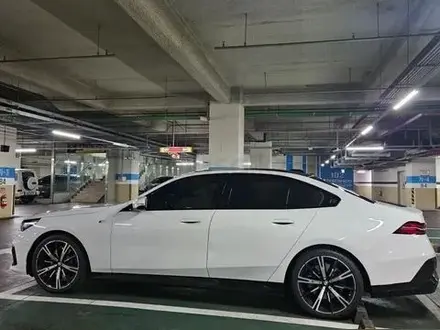 BMW 530 XDrive 2024 года за 32 659 200 тг. в Алматы – фото 6