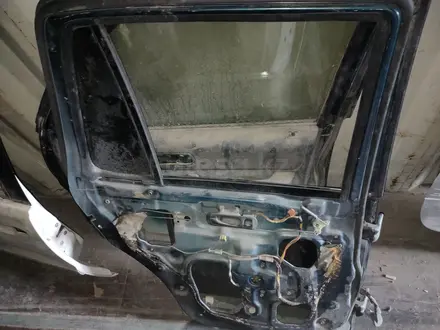 Дверь. Honda CR-V за 18 000 тг. в Алматы – фото 8
