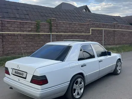 Mercedes-Benz E 220 1994 года за 3 700 000 тг. в Алматы – фото 3