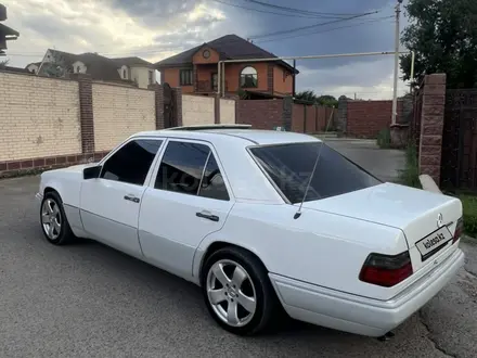 Mercedes-Benz E 220 1994 года за 3 700 000 тг. в Алматы – фото 5