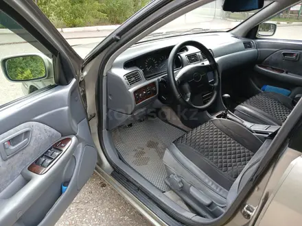 Toyota Camry 1998 года за 3 450 000 тг. в Актобе – фото 12