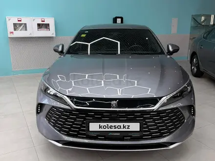 BYD Qin L DM-i Leading 2025 года за 10 600 000 тг. в Усть-Каменогорск