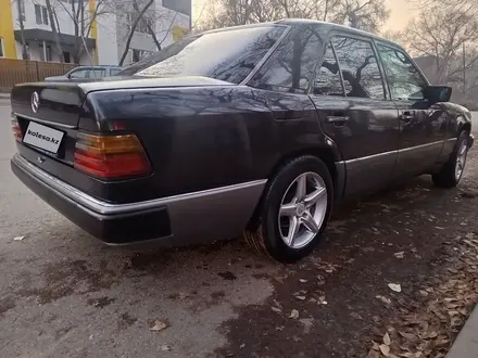 Mercedes-Benz E 230 1992 года за 1 700 000 тг. в Алматы – фото 2