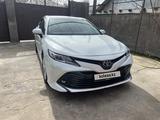 Toyota Camry 2019 года за 14 500 000 тг. в Шымкент – фото 2