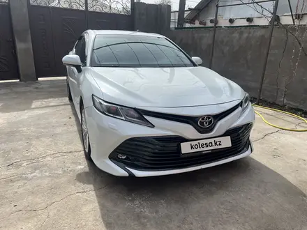 Toyota Camry 2019 года за 14 500 000 тг. в Шымкент – фото 2